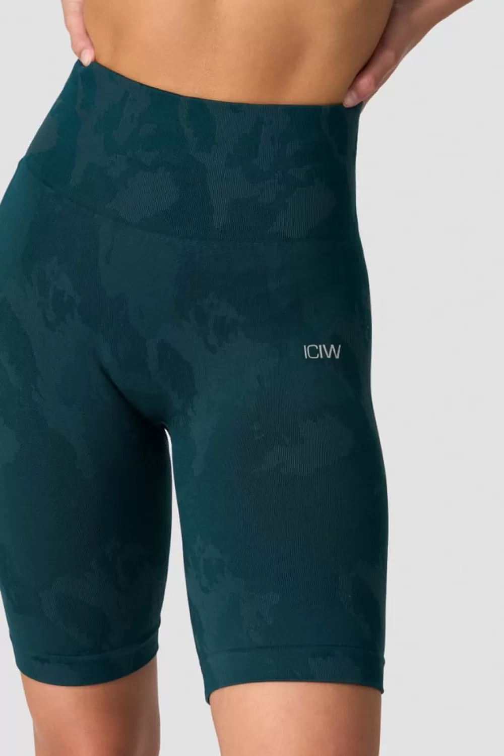 Women ICIW Camo Seamless Biker Shorts Dk Teal