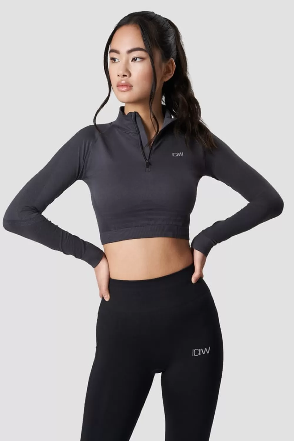 Women ICIW Define Cropped 1/4 Zip Graphite