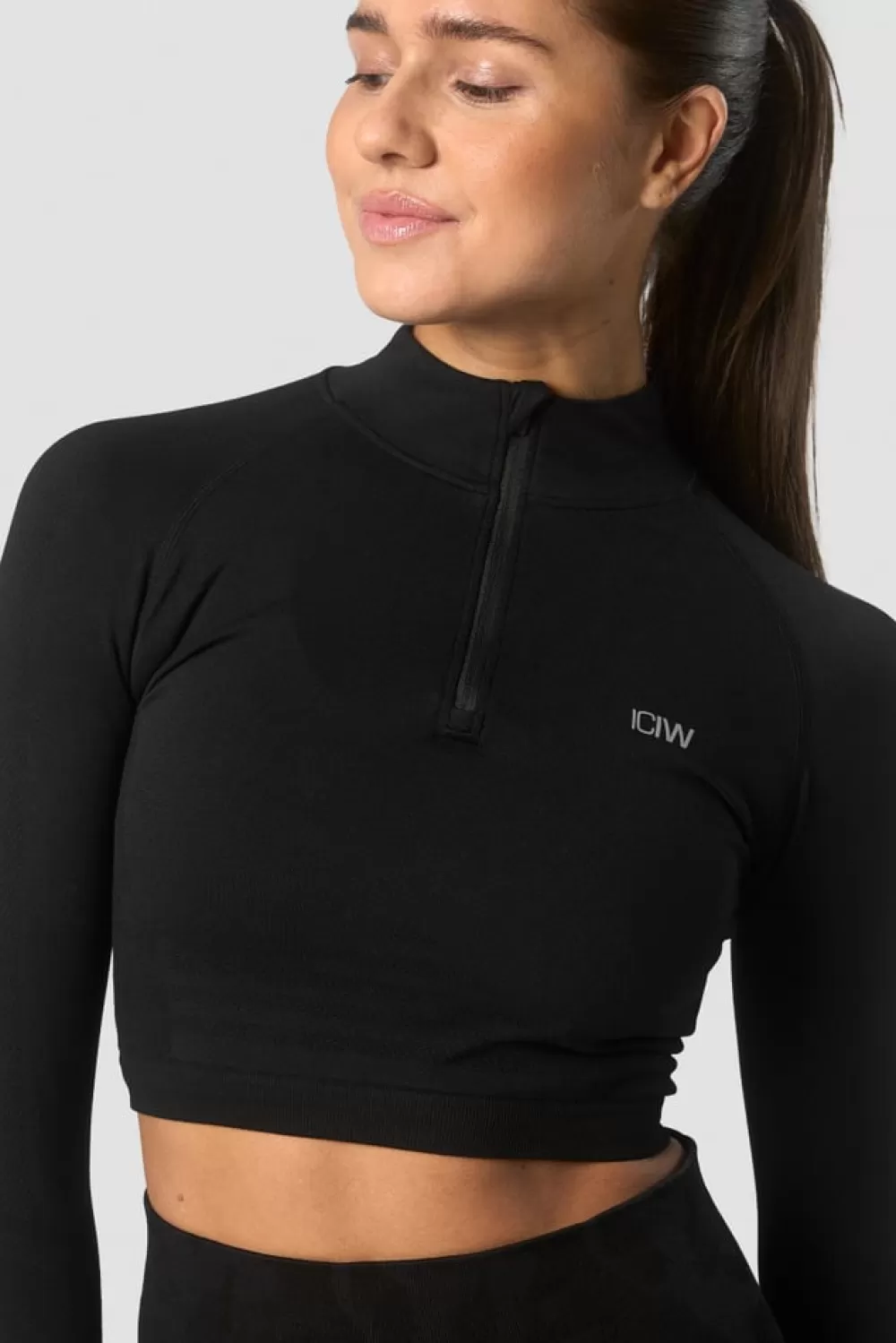 Women ICIW Define Seamless Cropped 1/4 Zip Black