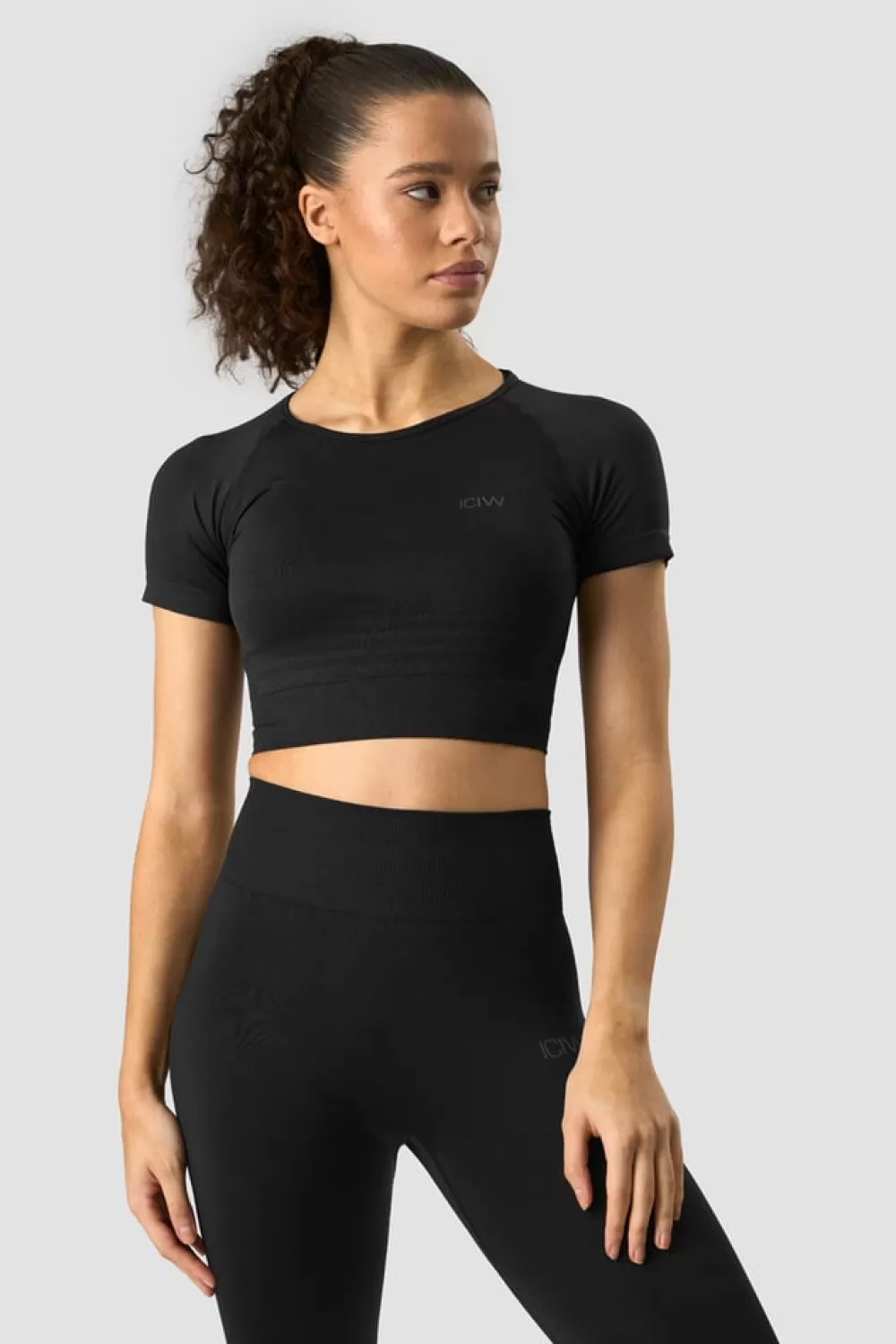 Women ICIW Define Seamless Cropped T-shirt Black/Black