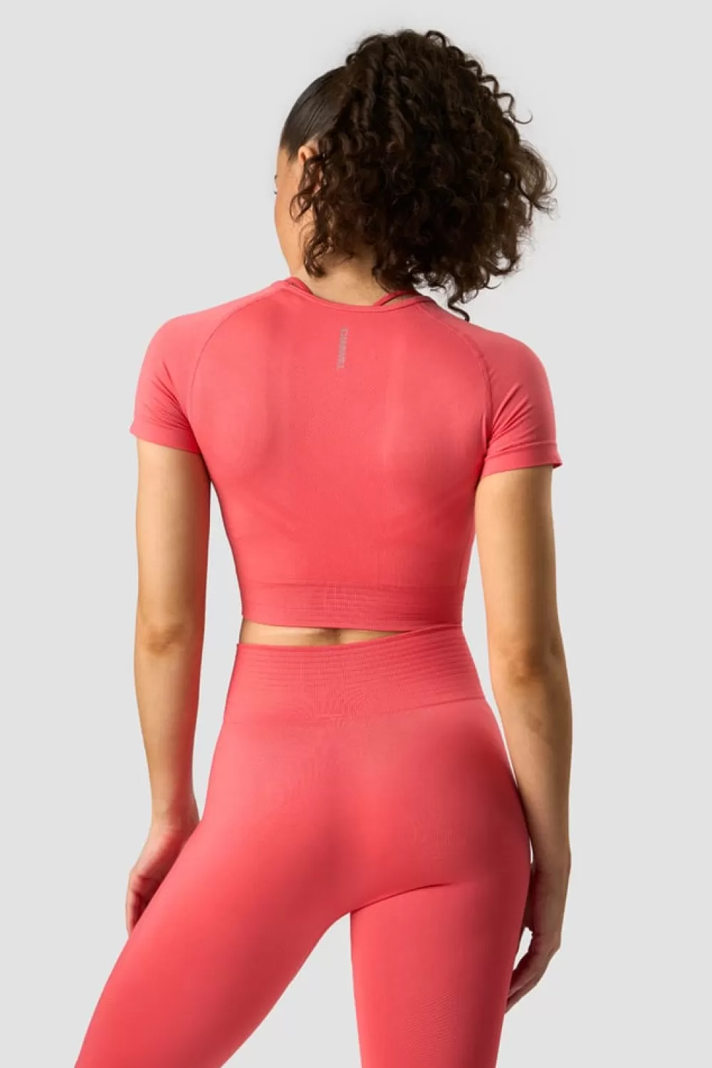 Women ICIW Define Seamless Cropped T-shirt Coral