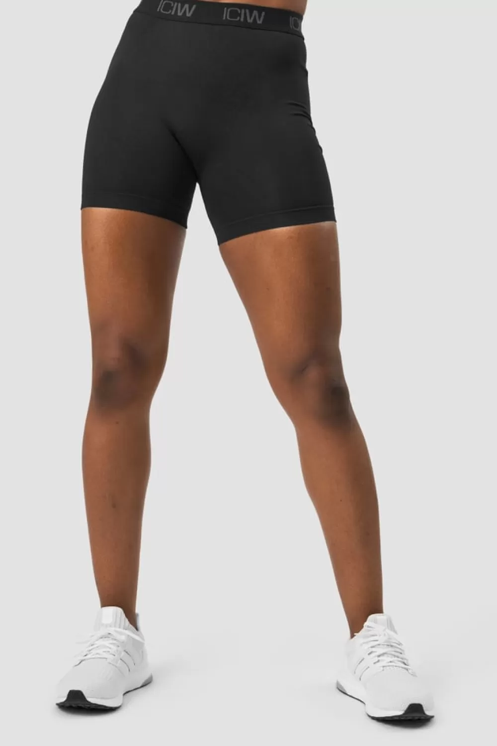 Women ICIW Define Seamless Logo Shorts Black