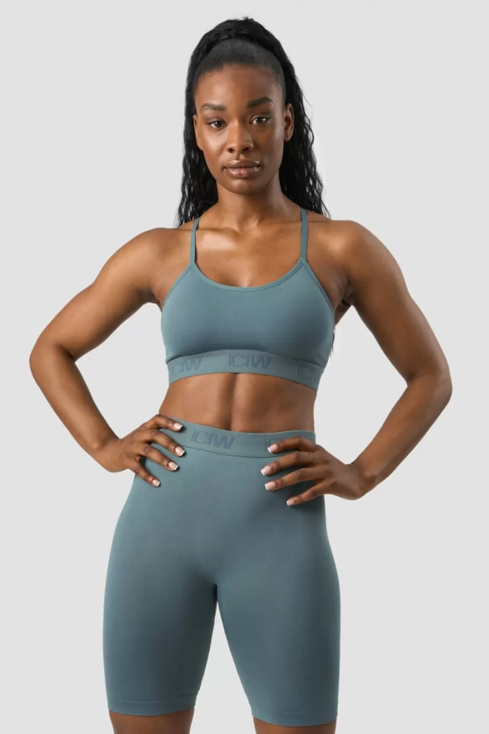 Women ICIW Define Seamless Logo Strappy Sports Bra Jungle Green