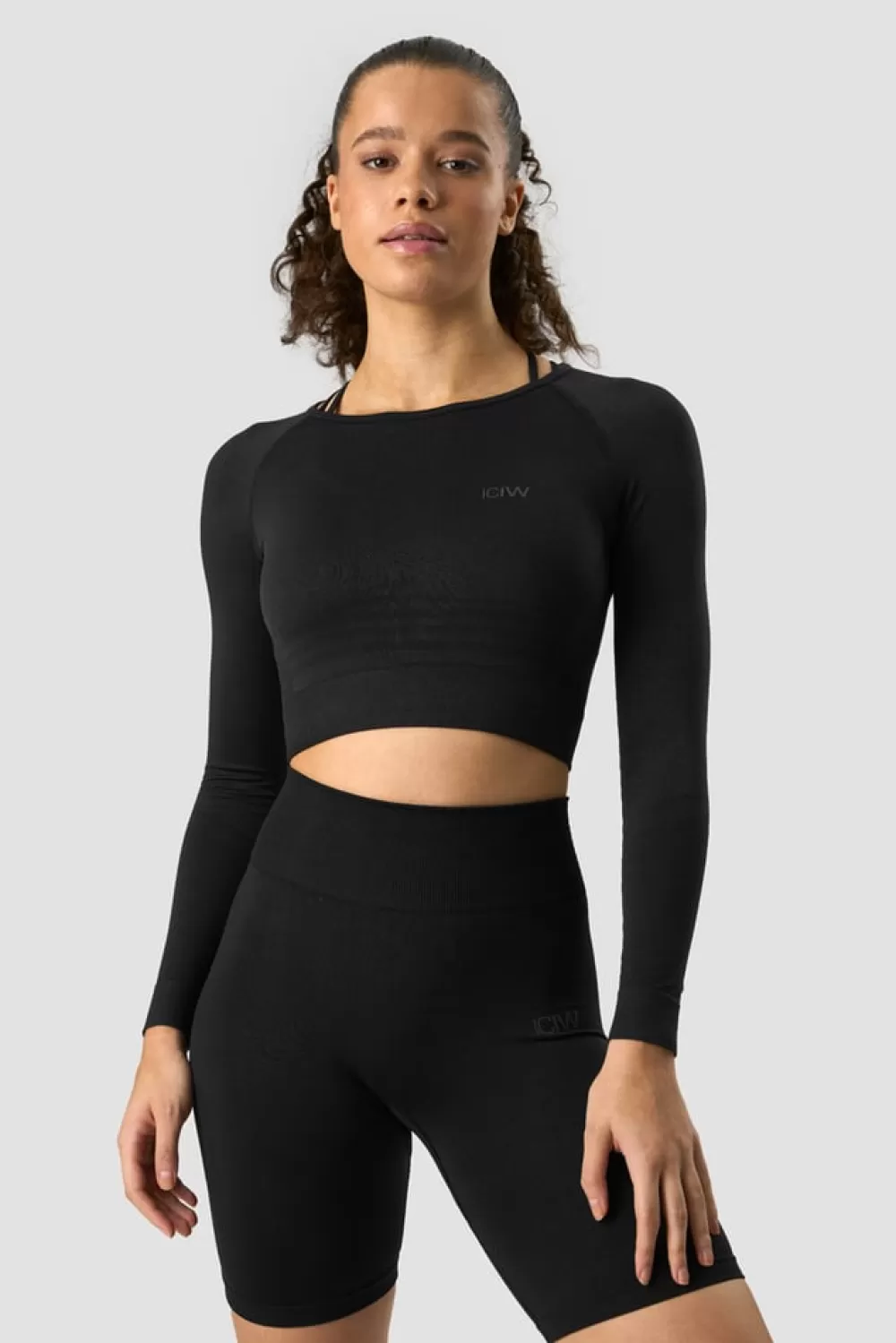 Women ICIW Define Seamless LS Crop Top Black/Black