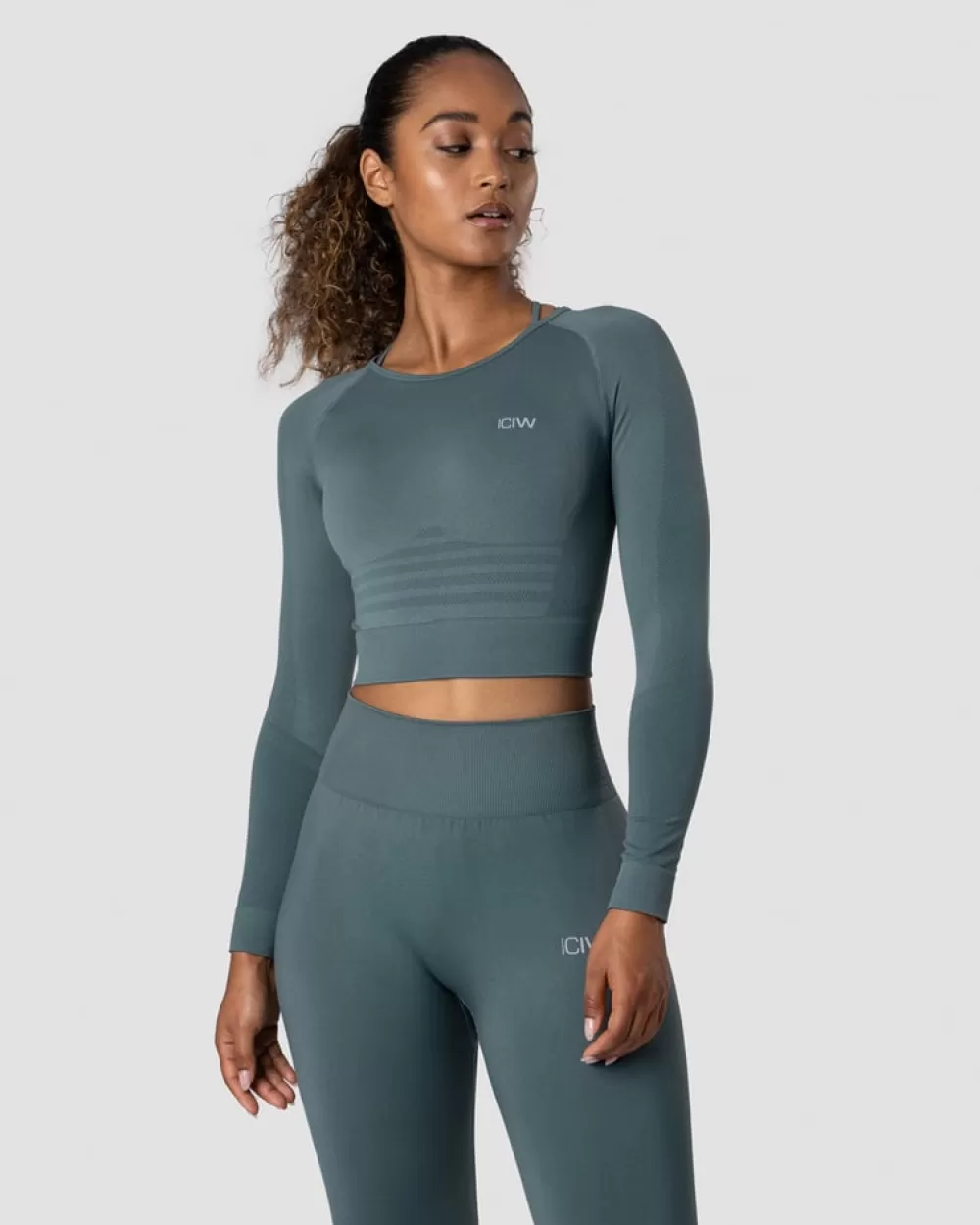 Women ICIW Define Seamless LS Crop Top Jungle Green Wmn