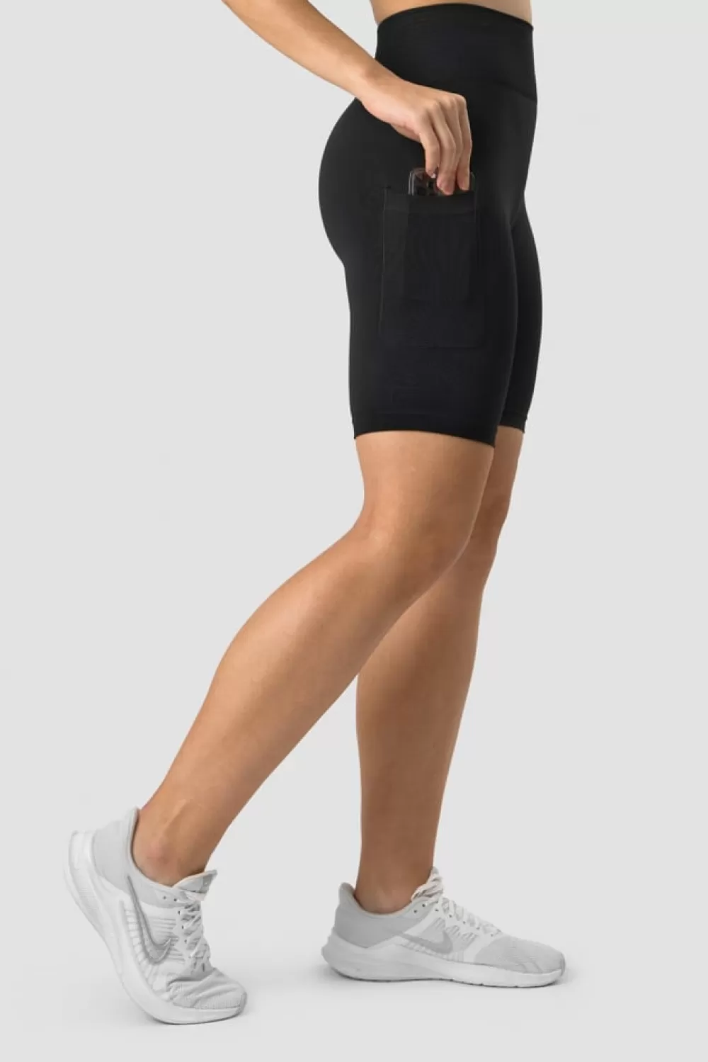 Women ICIW Define Seamless Pocket Biker Shorts Black