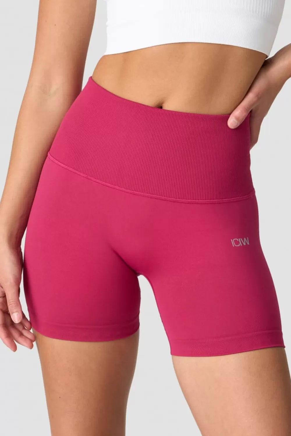 Women ICIW Define Seamless Pocket Shorts Wmn Dark Pink