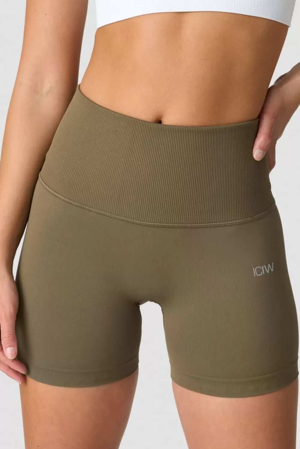 Women ICIW Define Seamless Pocket Shorts Wmn Dark Sand