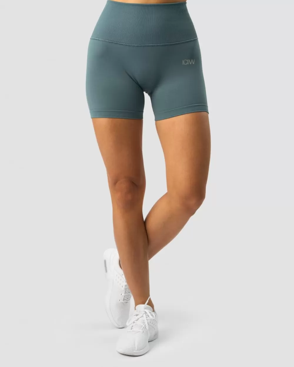 Women ICIW Define Seamless Pocket Shorts Wmn Jungle Green