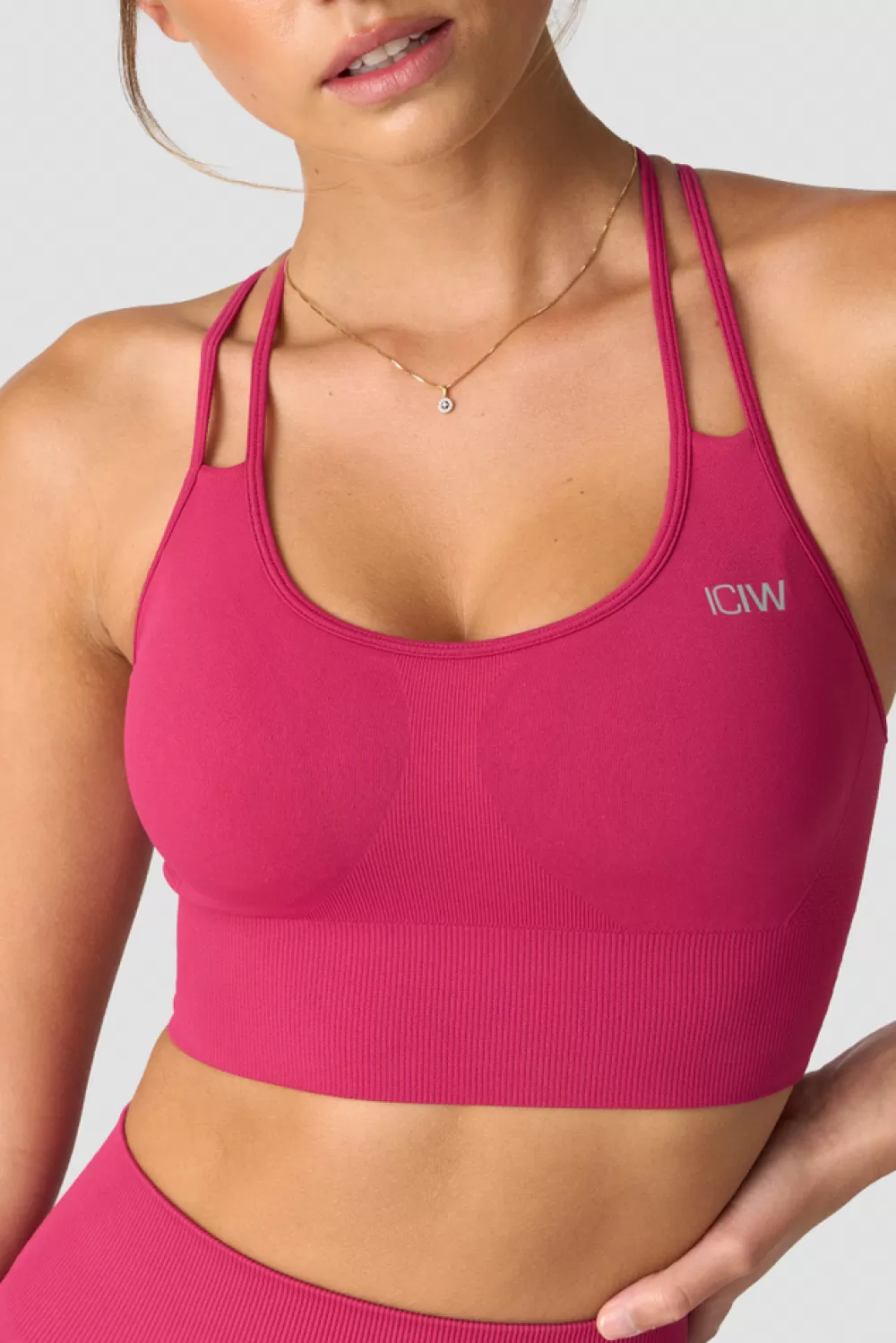 Women ICIW Define Seamless Sports Bra Dark Pink