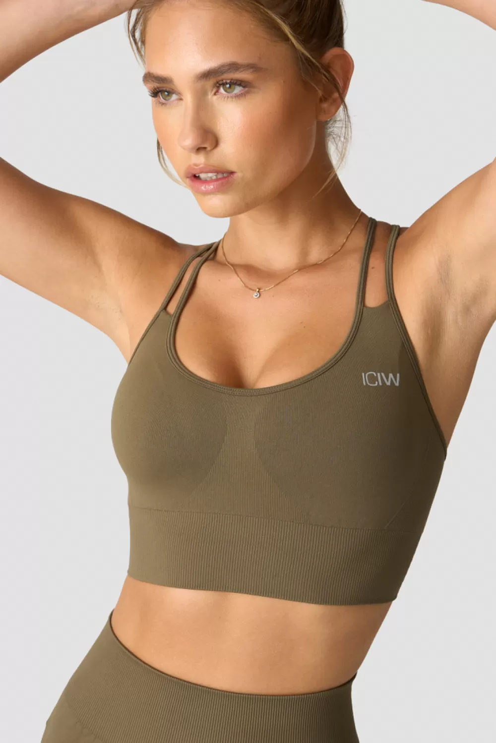 Women ICIW Define Seamless Sports Bra Dark Sand