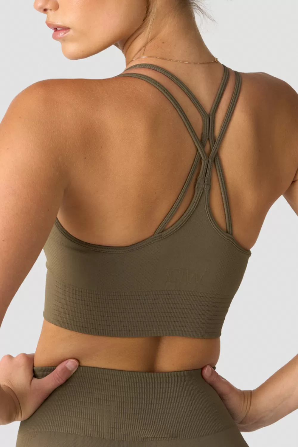 Women ICIW Define Seamless Sports Bra Dark Sand