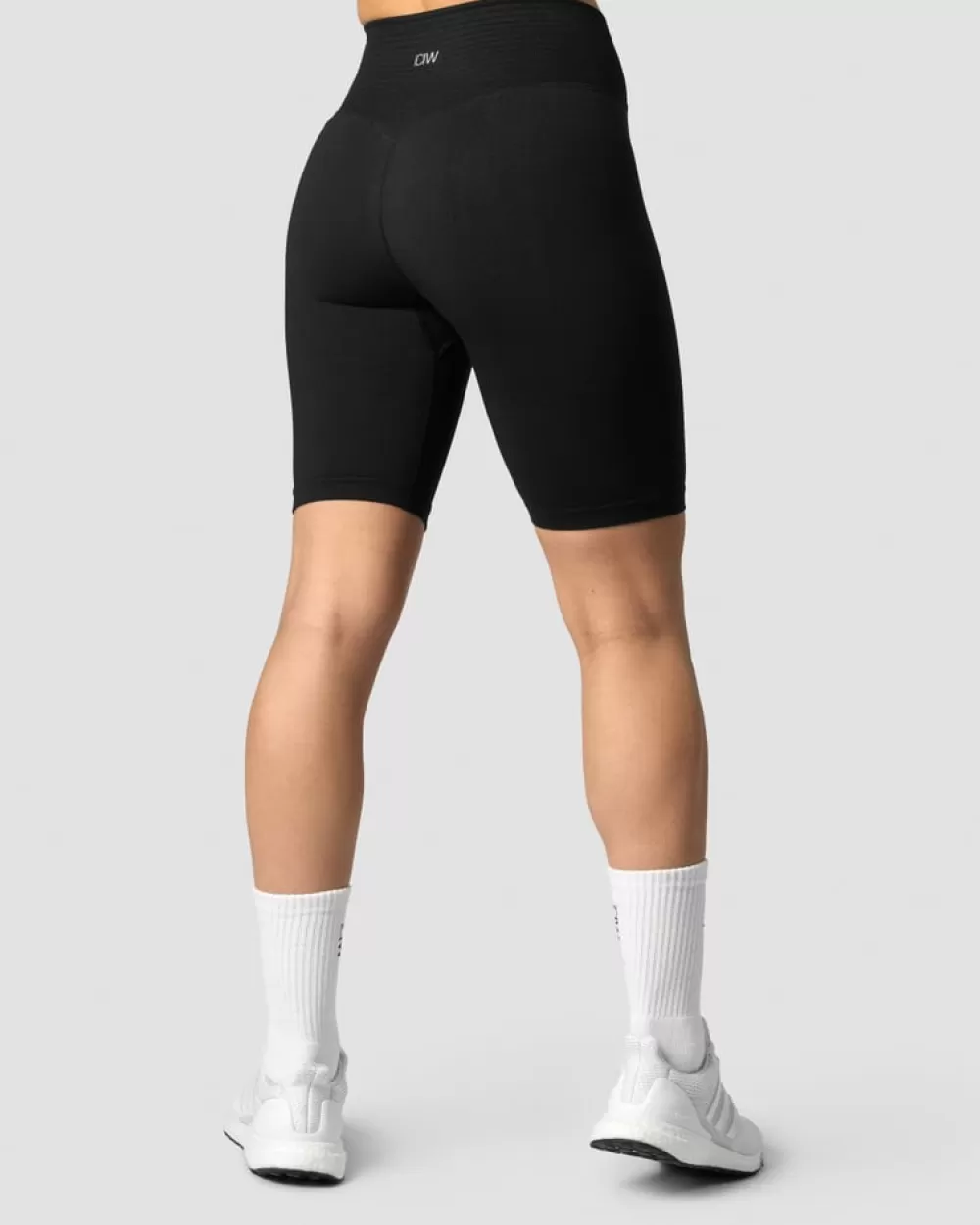 Women ICIW Define Seamless V-shape Biker Shorts Black