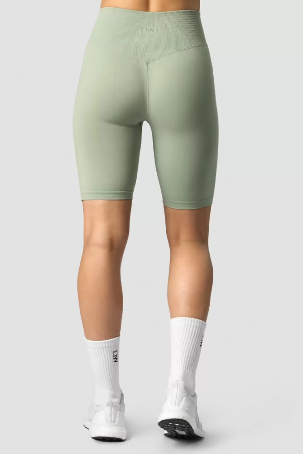 Women ICIW Define Seamless V-shape Biker Shorts Light Sage Green