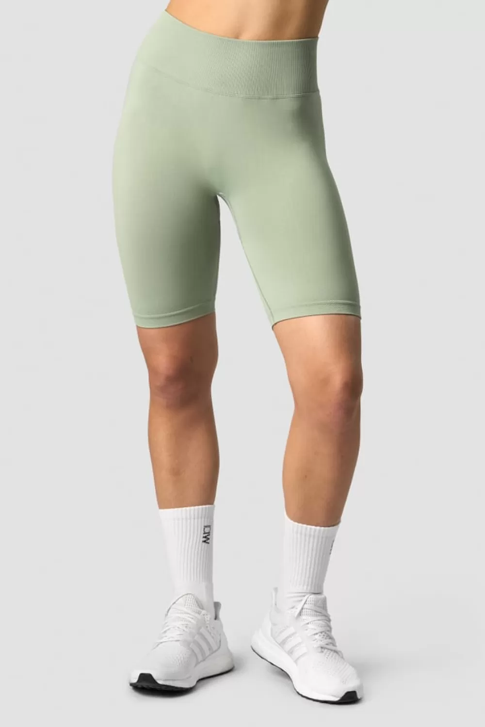 Women ICIW Define Seamless V-shape Biker Shorts Light Sage Green