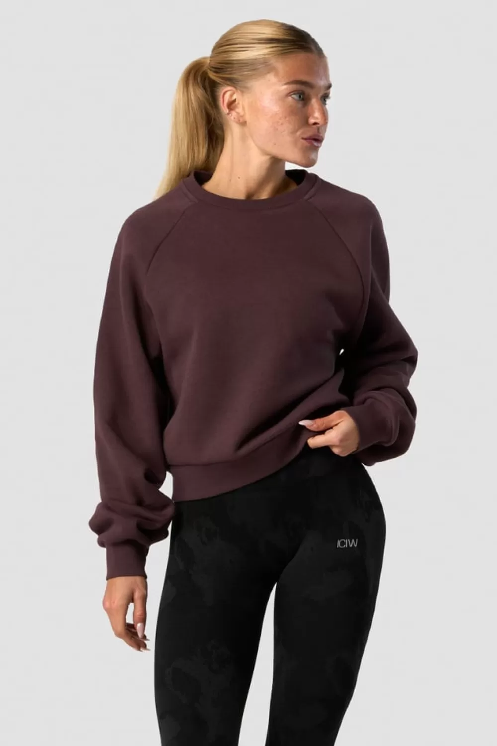 Women ICIW Everyday Cropped Crewneck Burgundy