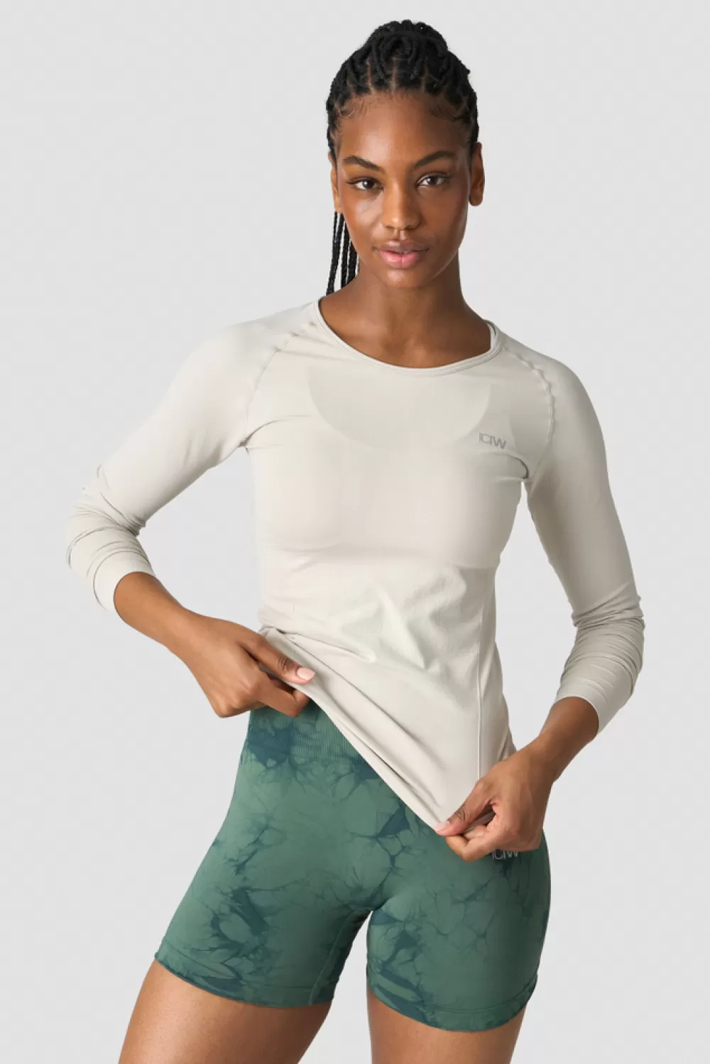 Women ICIW Everyday Seamless LS Greige