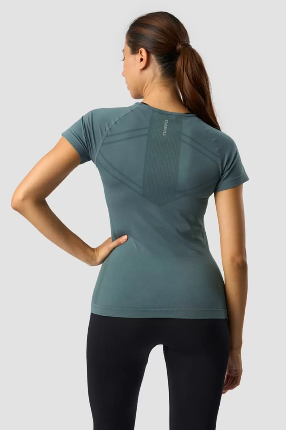 Women ICIW Everyday Seamless T-shirt Jungle Green