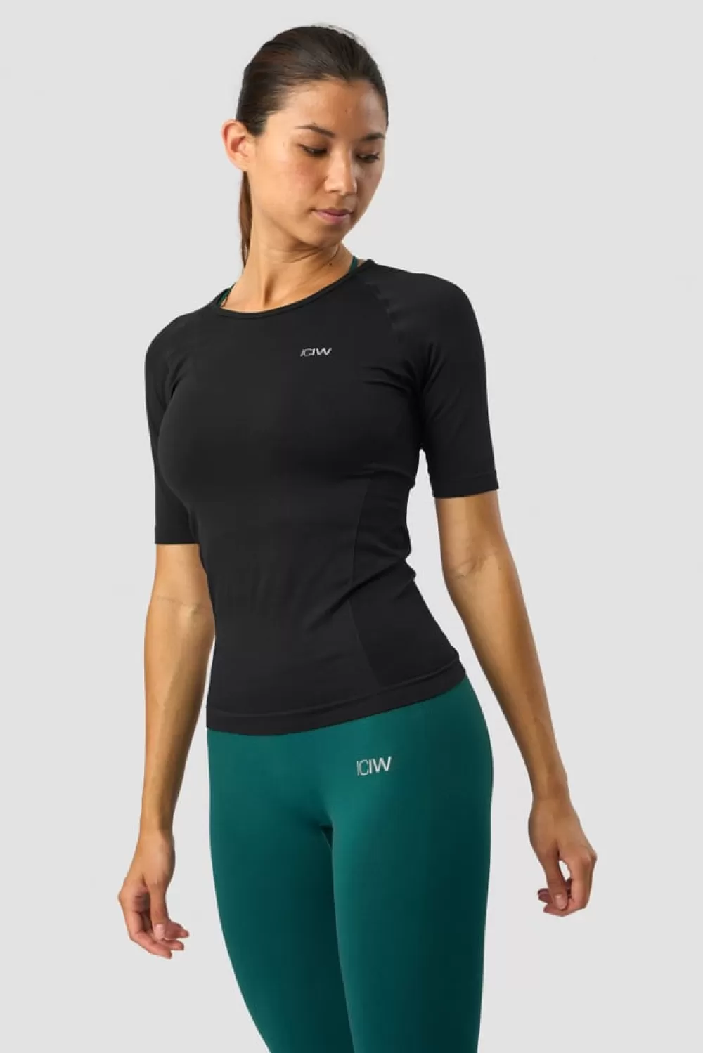 Women ICIW Everyday Seamless T-shirt Mid Sleeve Black