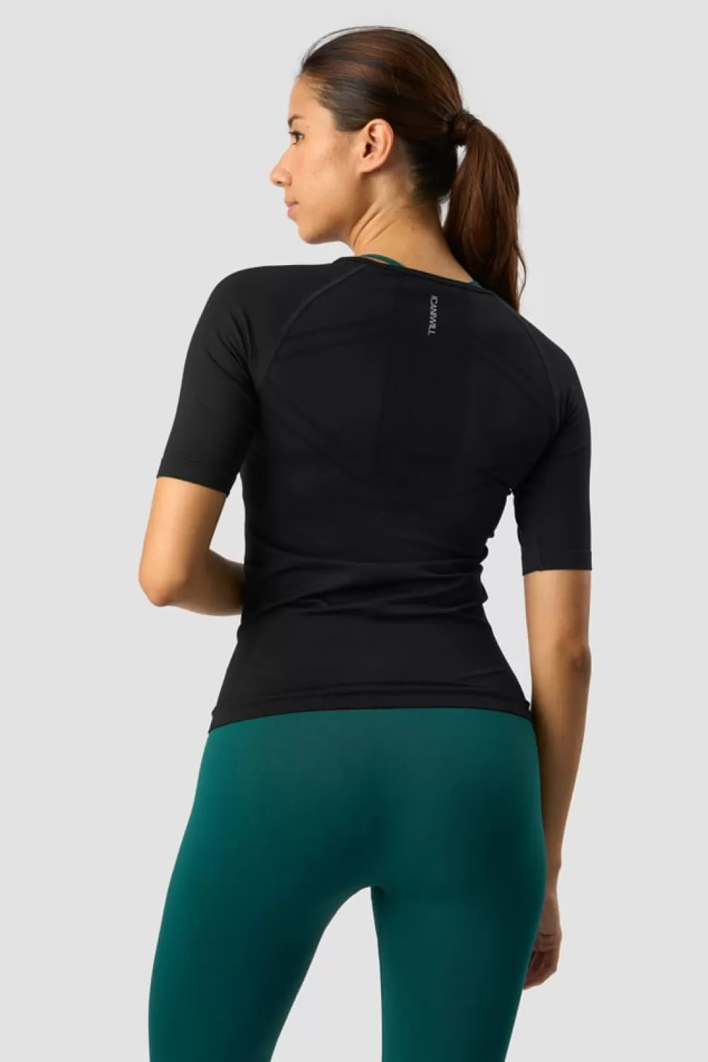 Women ICIW Everyday Seamless T-shirt Mid Sleeve Black