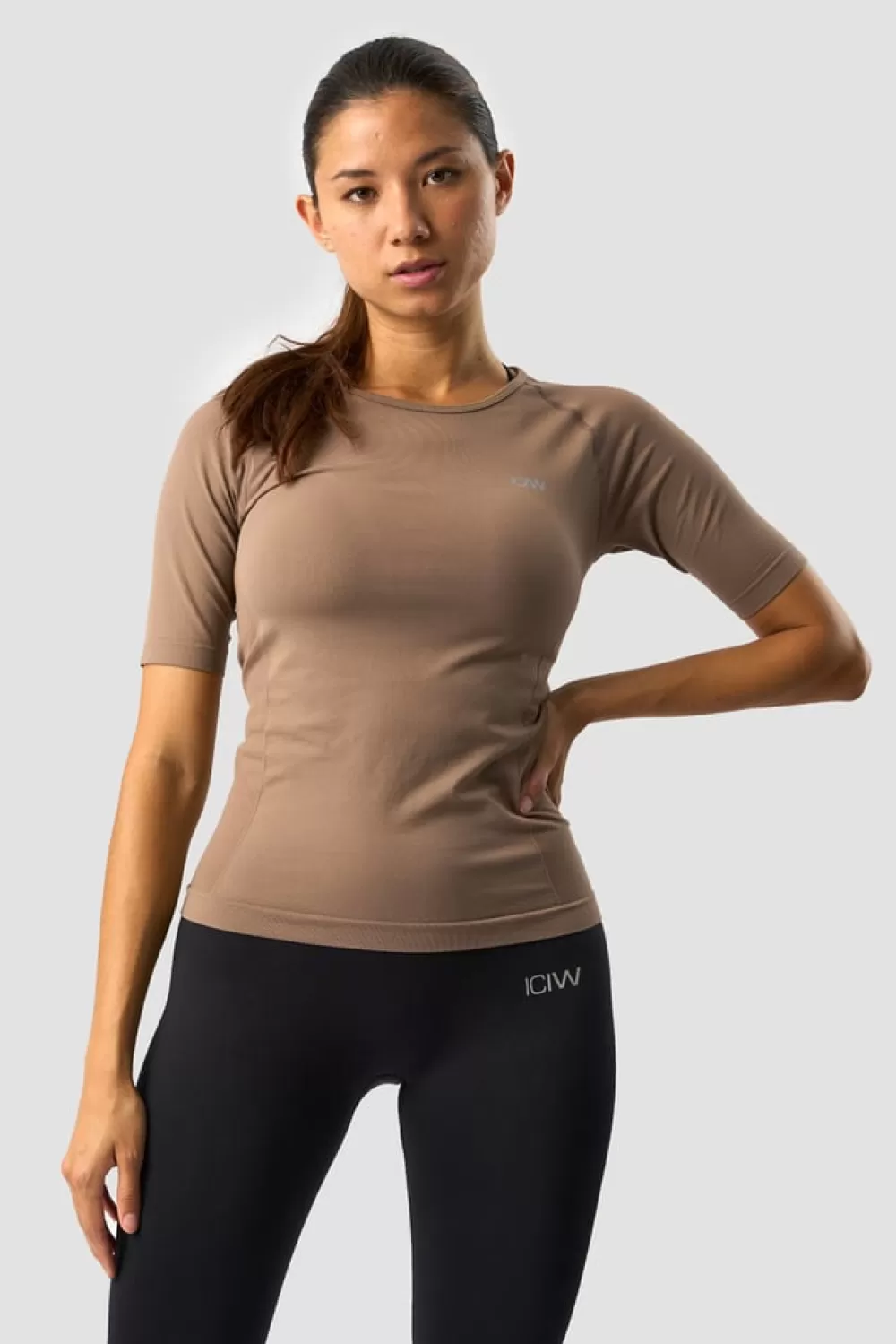 Women ICIW Everyday Seamless T-shirt Mid Sleeve Desert Sand