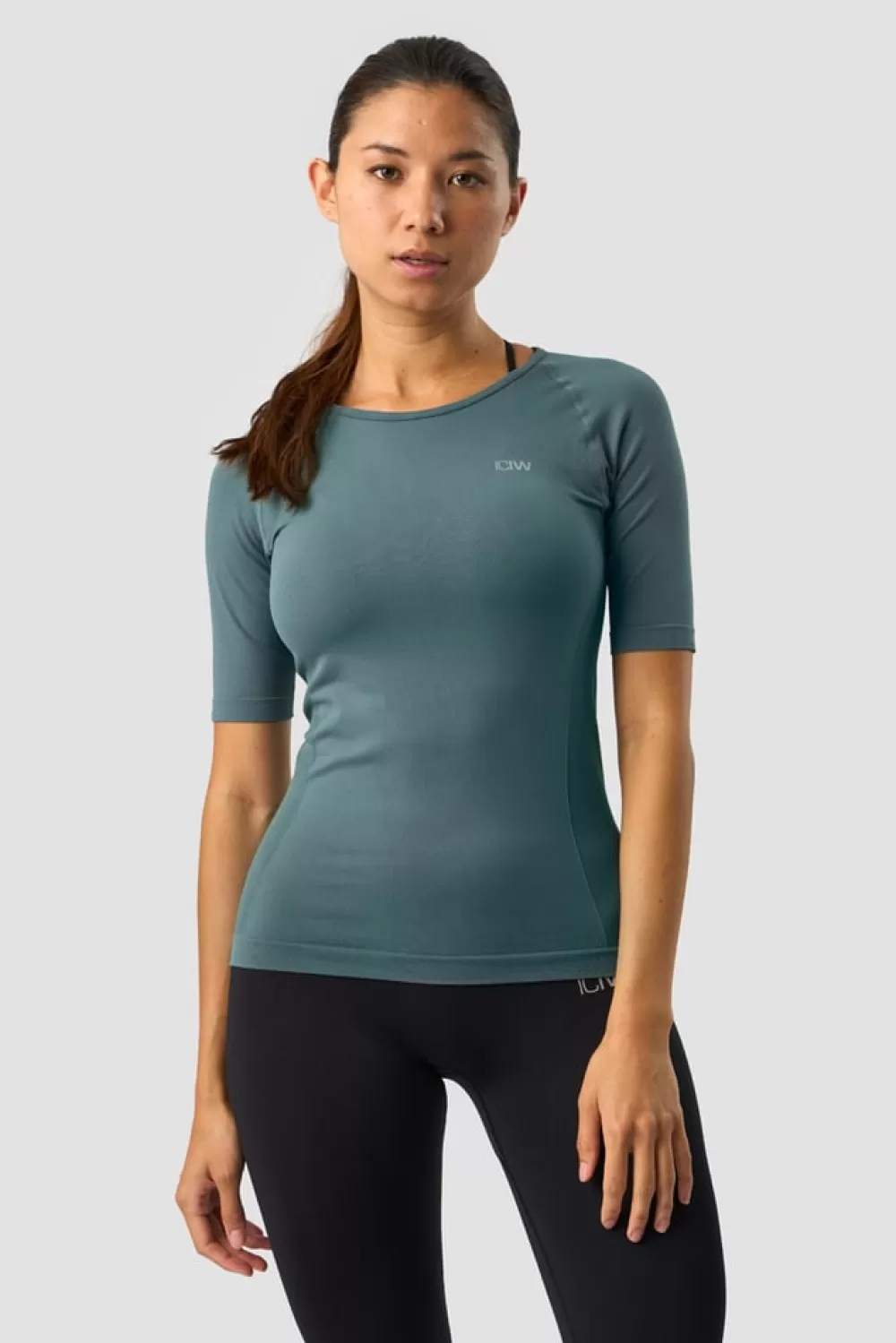 Women ICIW Everyday Seamless T-shirt Mid Sleeve Jungle Green