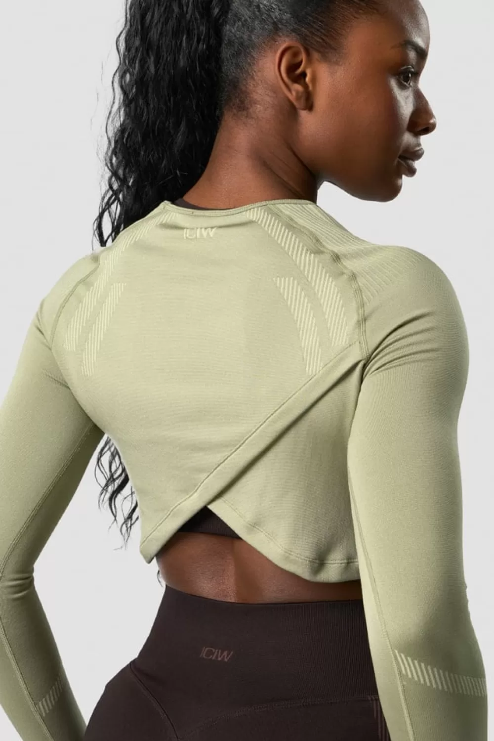 Women ICIW Impact Seamless LS Crop Top Light Leaf Green