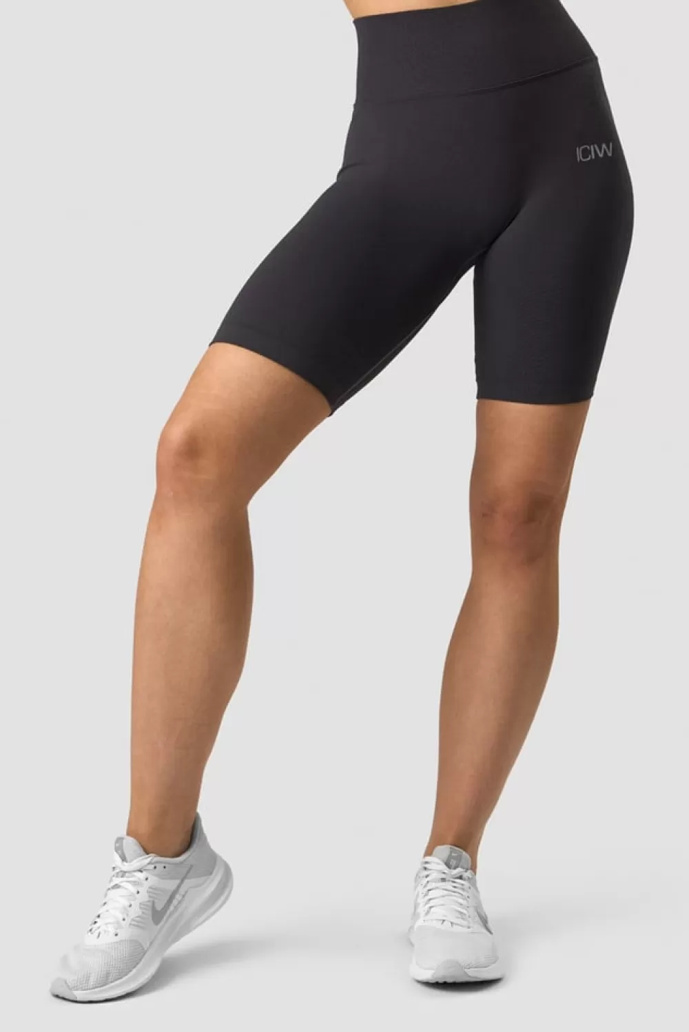 Women ICIW Scrunch Seamless Biker Shorts Graphite