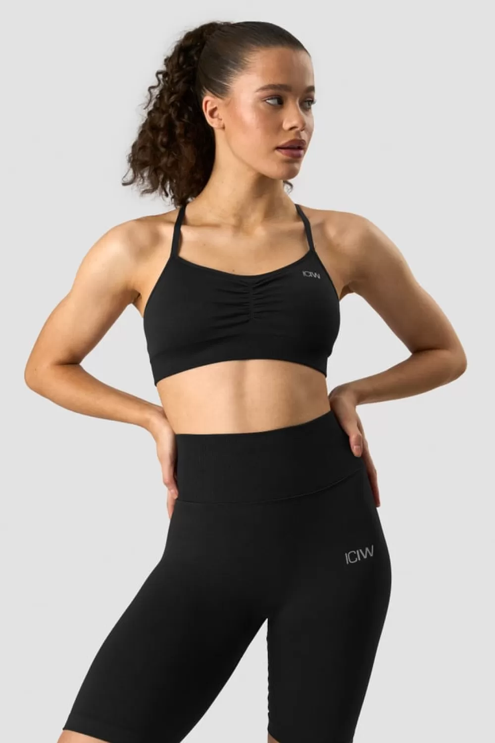 Women ICIW Scrunch Seamless Sports Bra Black