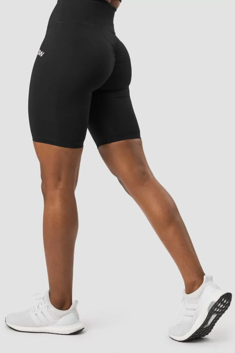 Women ICIW Scrunch V-Shape Biker Shorts Black Wmn