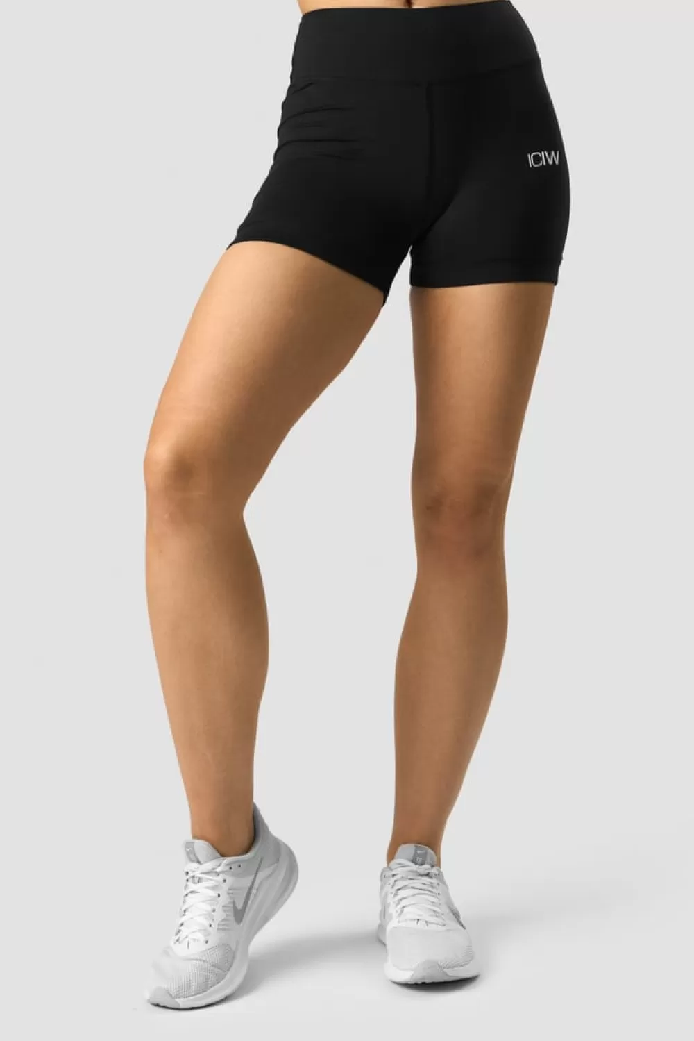 Women ICIW Scrunch V-shape Tight Shorts Black