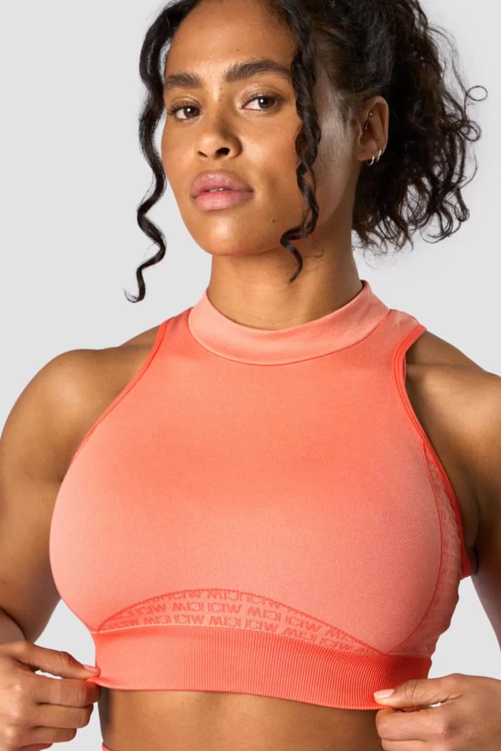 Women ICIW Signature Seamless Cropped Tank Top Peach