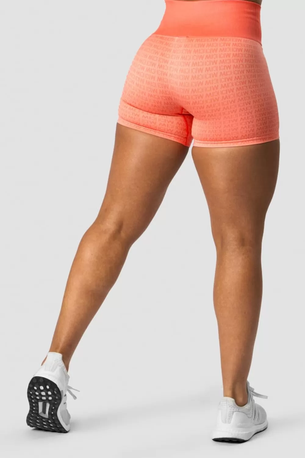 Women ICIW Signature Seamless Shorts Peach