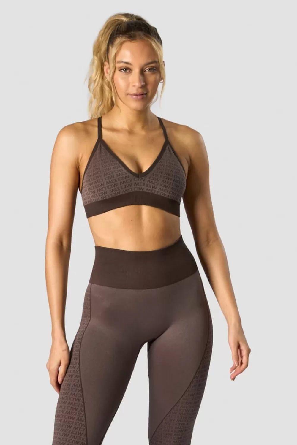 Women ICIW Signature Seamless Sports Bra Dark Brown