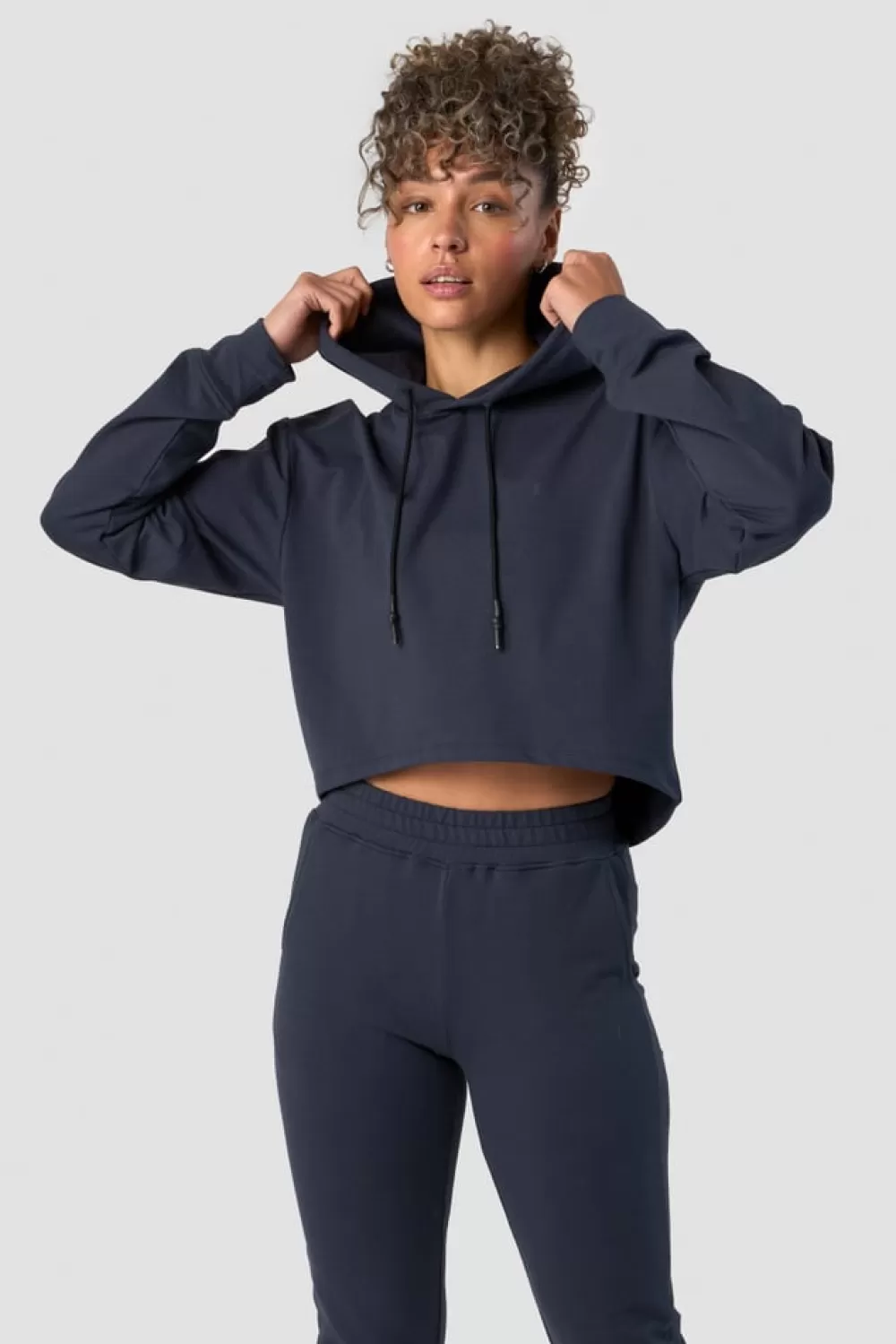 Women ICIW Stride Cropped Hoodie Wmn Navy