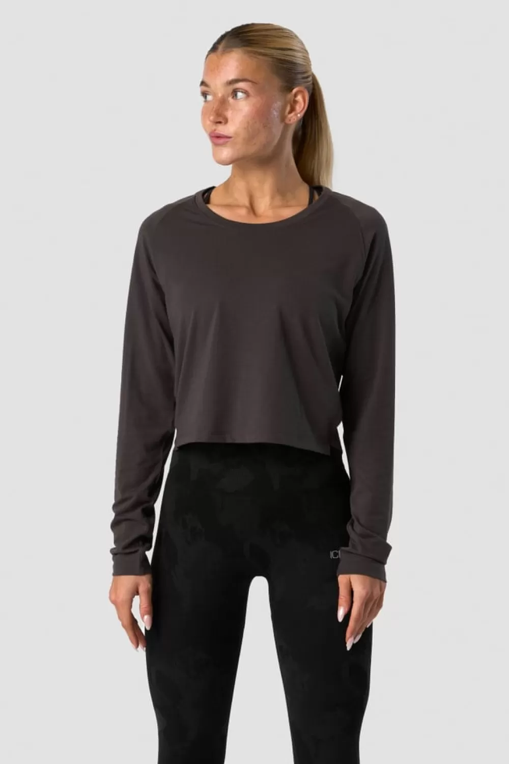 Women ICIW Stride Cropped Long Sleeve Wmn Charcoal