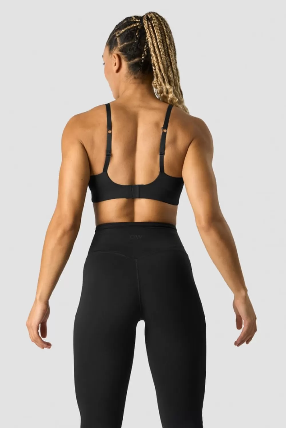 Women ICIW Stride Strappy Sportsbra Black