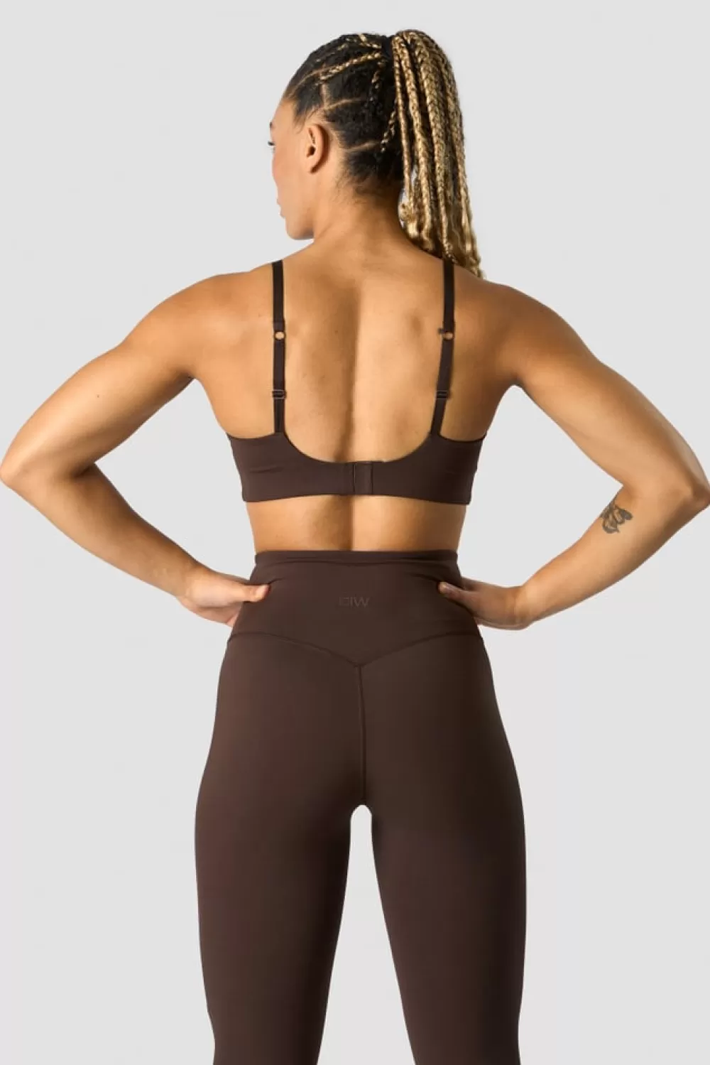 Women ICIW Stride Strappy Sportsbra Dark Brown