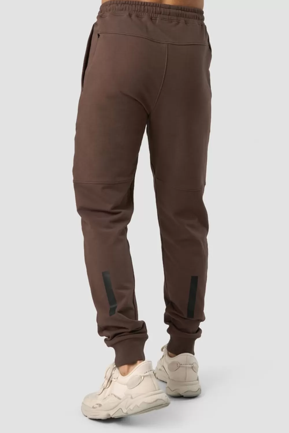 ICIW Stride Sweat Pants Men Dark Brown