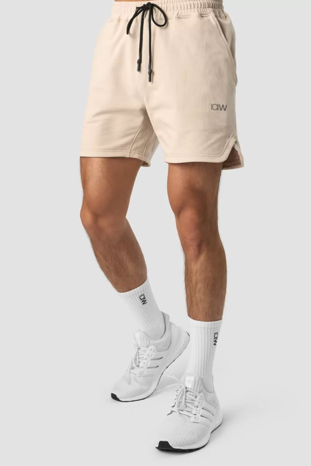 ICIW Stride Sweat Shorts Men Beige