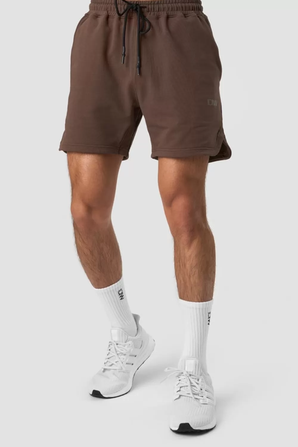 ICIW Stride Sweat Shorts Men Dark Brown