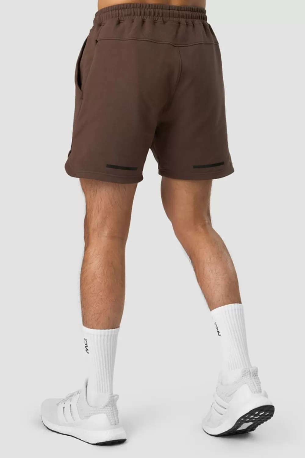 ICIW Stride Sweat Shorts Men Dark Brown